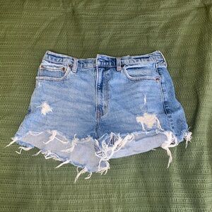 Abercrombie the mom short high rise size 8